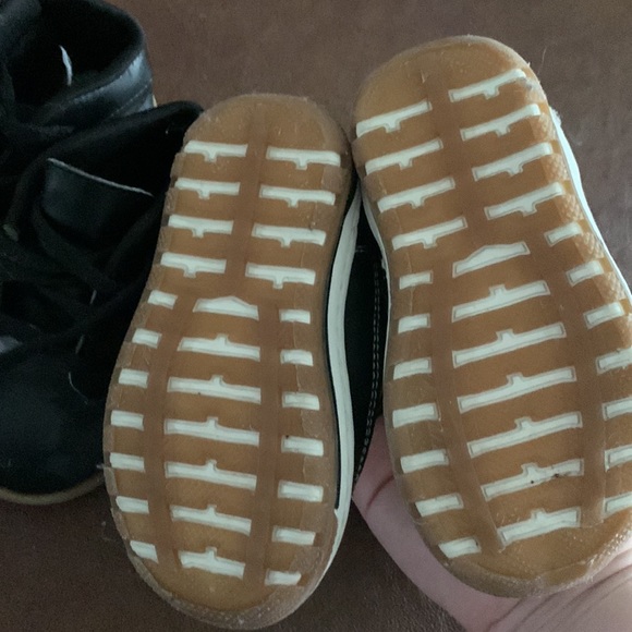 Baby shoes lot size 4 - Picture 2 of 3